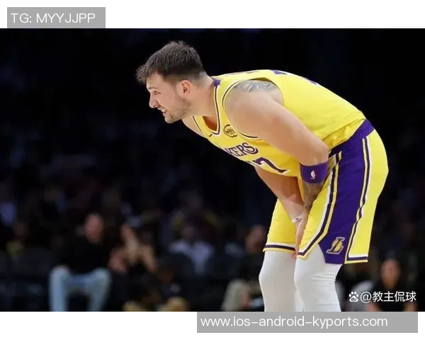 斯玛特强调东契奇在进攻与防守两端都需承担重任与高标准要求 斯玛特强调东契奇在进攻与防守两端都需承担重任与高标准要求